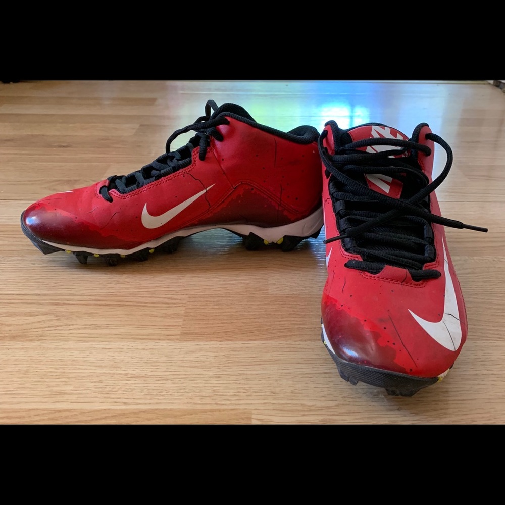 Young Men’s Football Nike Shoes